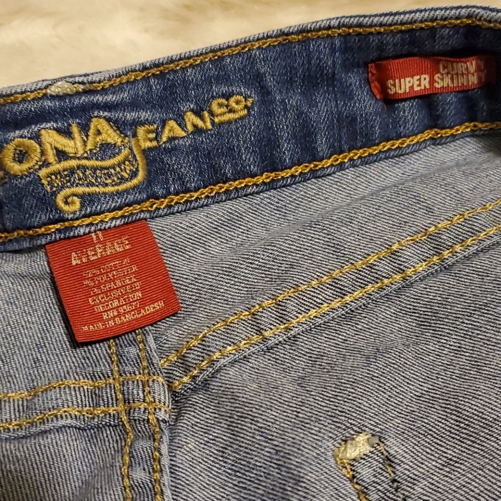 Torn junior size skinny jeans - Picture 3 of 6